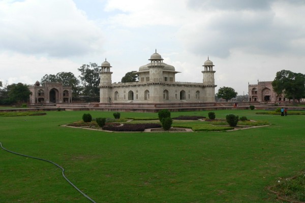 itmad-ud-daulah